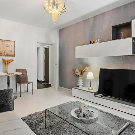 Downtown Cozy Corner Apartment Bucharest Exterior photo